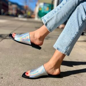Coclico Irony Slide Sandal in Blanco Iridescent